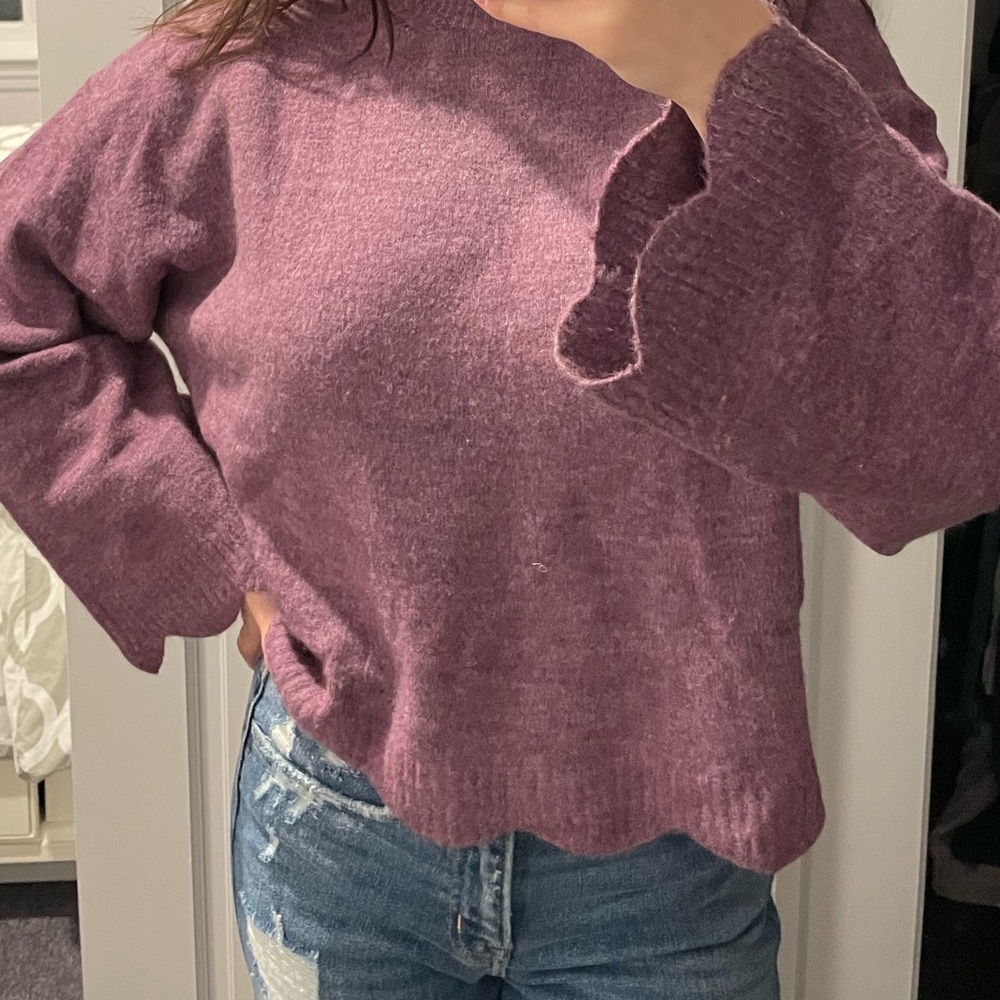 Robertson and Rodeo Scallop sleeve sweater